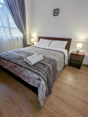 Beautiful room near everything 1